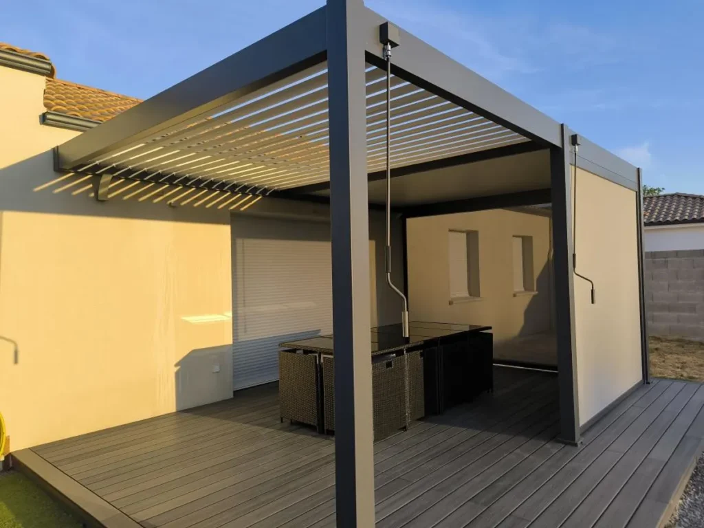 Pergola Elios 5,3×3,6 m. balta su 2 vnt 2,65 m pločio priekiniai roletai – projekto nuotrauka 1