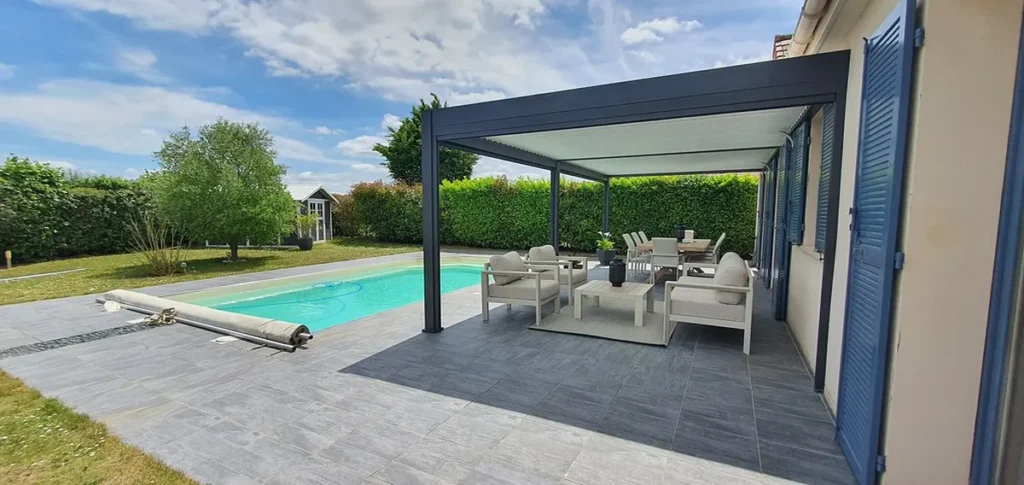 Pergola Elios 5,3×3,6 m. balta su 2 vnt 2,65 m pločio priekiniai roletai – projekto nuotrauka 3